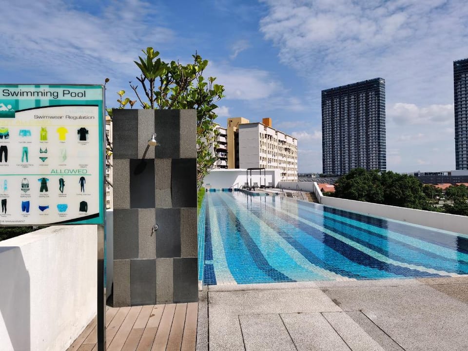 LM HomeyA Coastline View Family Suite#EV Charger Apartment in Tanjung Bungah
