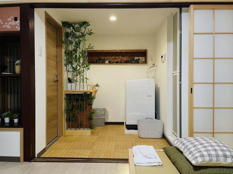 Miyu House · Shika Koumeika, 5 Minutes by Train to USJ, Maximum 6 People Vacation rental in Osaka
