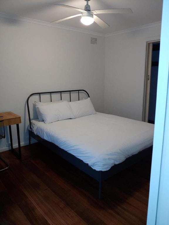 Spacious & Bright 4 Bedroom Family House & Garden Vacation rental in Wantirna South
