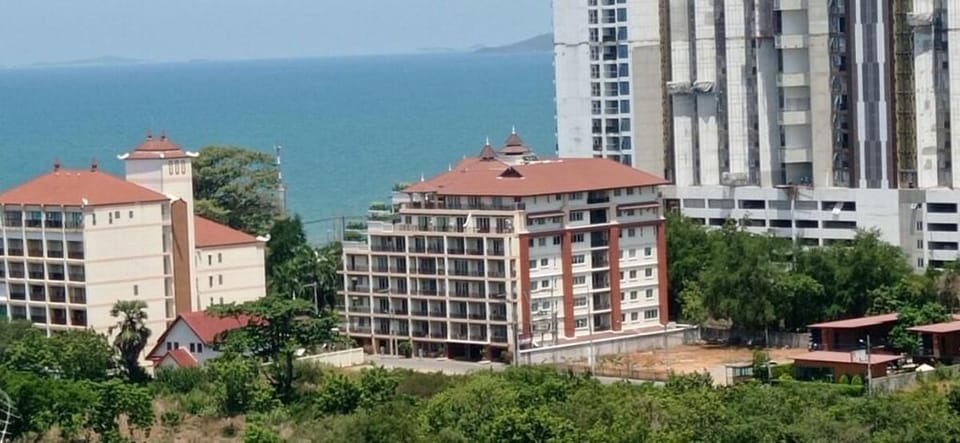 Live the beachlife in Jomtien Beach Condo, Pattaya Apartment in Pattaya City