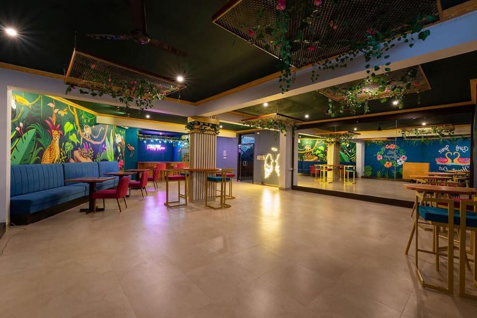 Romantic Pool Villa with Jacuzzi - Phase 17- 14BHK Villa in Calangute