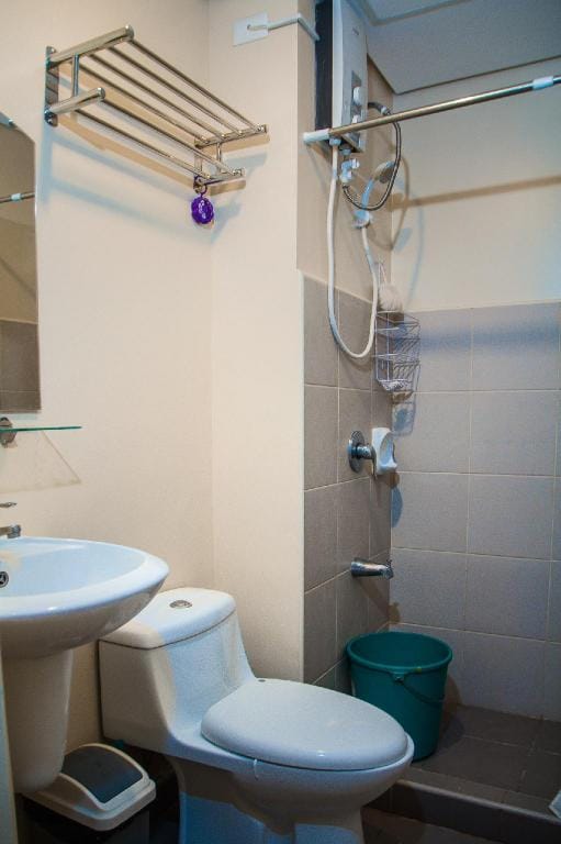 Queen Size Bed at the ?Heart of the City Apartment in Cagayan de Oro