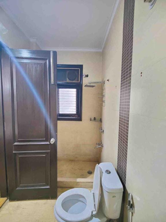 HUGE/SPACIOUS/LOVELY/8BHK Unit/Entire Two floors/ Vacation rental in New Delhi