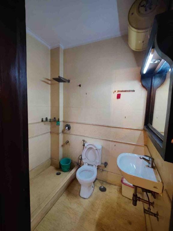 HUGE/SPACIOUS/LOVELY/8BHK Unit/Entire Two floors/ Vacation rental in New Delhi