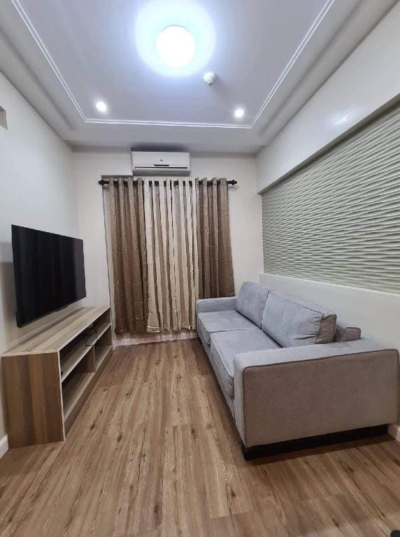 A modern 1 BR unit at Eastwood City - 28th, G! Apartment in Pasig