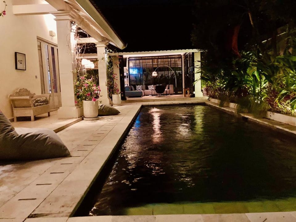 Modern , art-design 3 BR villa & pool in Seminak Villa in North Kuta