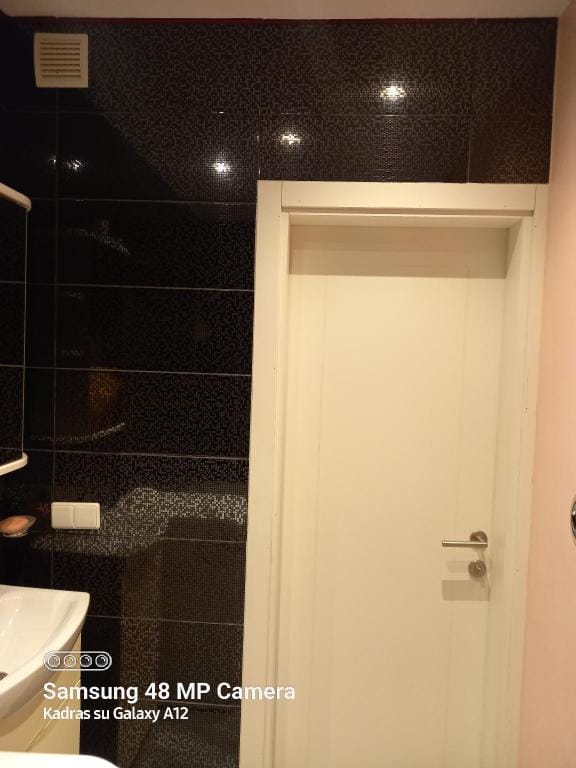 DVIEJŲ KAMBARIŲ BUTAS SU VAIZDU Į BASEINĄ IR SODĄ. Apartment in Palanga