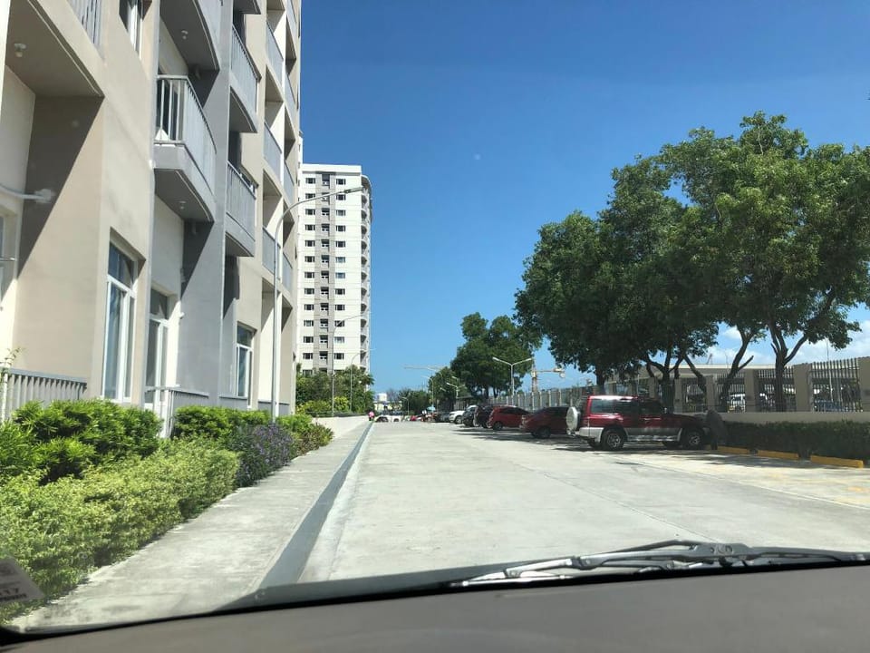 Pool view 1br condo @ SM Southmall Apartment in Las Pinas