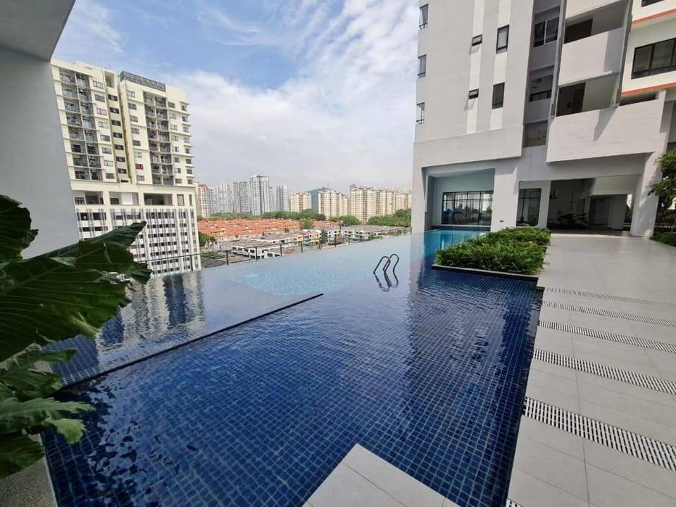 M Suite 2 @ Menjalara, 5 min Desa Park City Apartment in Petaling Jaya