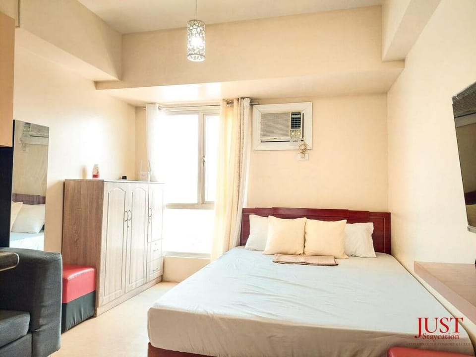 King Size Bed At the ? Heart Of the City Apartment in Cagayan de Oro