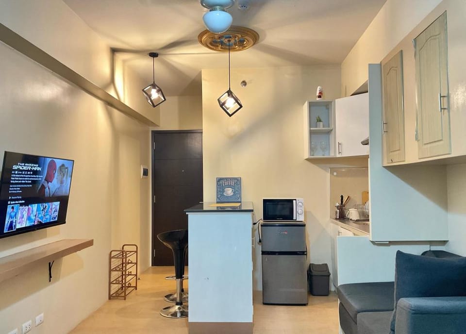 King Size Bed At the ? Heart Of the City Apartment in Cagayan de Oro