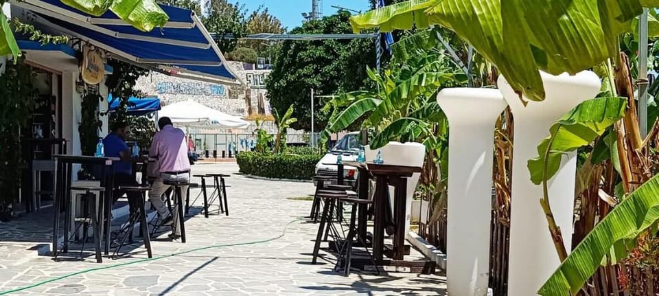 Lovely two-bedroom apartment 5 min from the beach. Apartment in Pireas