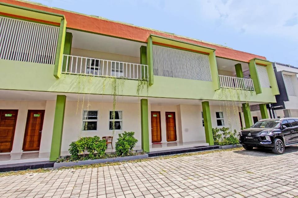 Capital O 91384 Rintaka Residence Hotel in Batu Layar