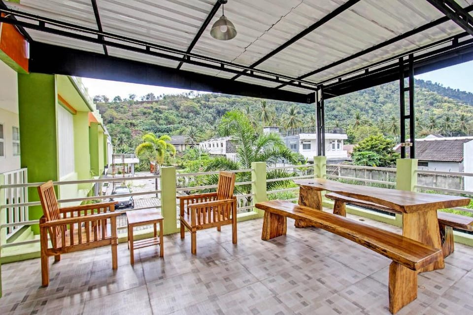 Capital O 91384 Rintaka Residence Hotel in Batu Layar