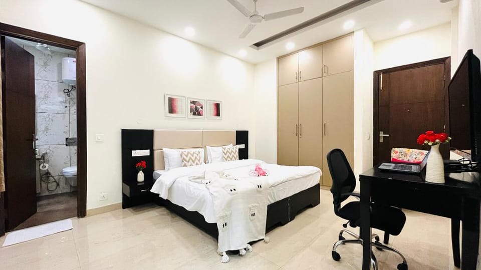 BluO 2BHK @ DLF CyberCity - Balcony, Lift, Parking Apartment in Haryana
