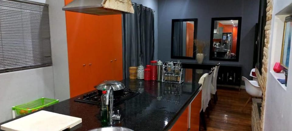 Spacious home with free parking on premises Vacation rental in Cape Town