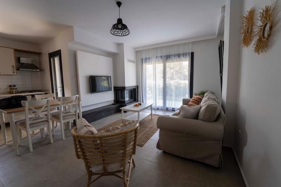 Gümüşlük köy içi havuzlu müstakil villa Villa in Muğla Province