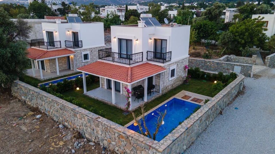 Gümüşlük köy içi havuzlu müstakil villa Villa in Muğla Province