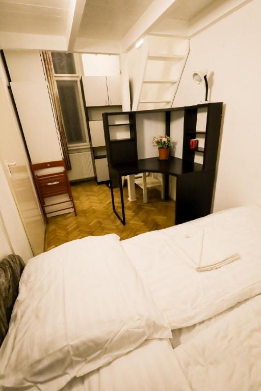Hungaria Center apartment 5 bedroom for 19 person Apartment in Budapest