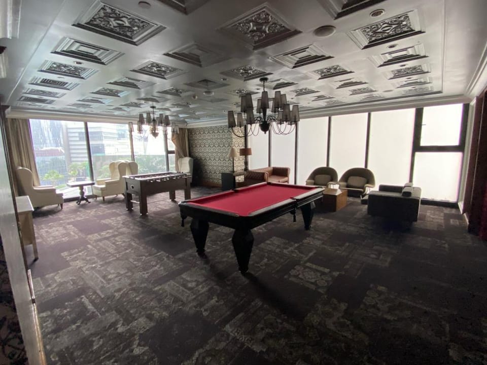 The Queen's Condo @ Knightsbridge in Makati Apartment in Mandaluyong