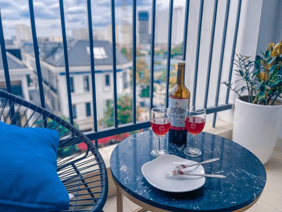 Phòng tiêu chuẩn , Phòng vip(view hồ + đường) Apartment in Laos