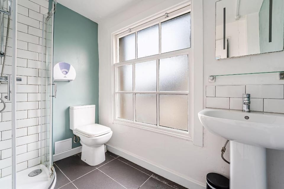 No 4 Georgian Shared House By Clifton Short Lets Hotel in Bristol