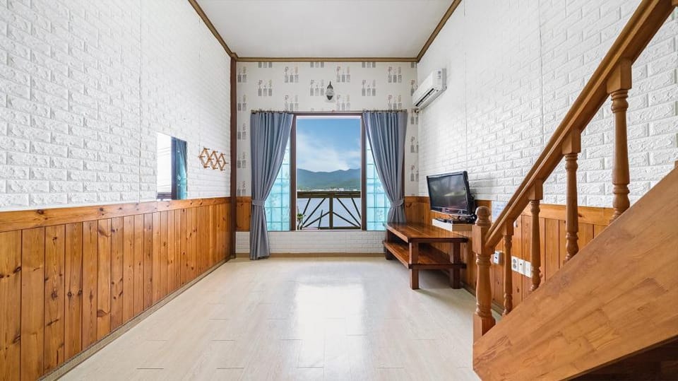 Tongyeong Hwanggeumbada Pension Bed and Breakfast in South Korea