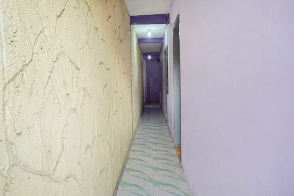 SPOT ON 91401 Almeera Hotel in East Java