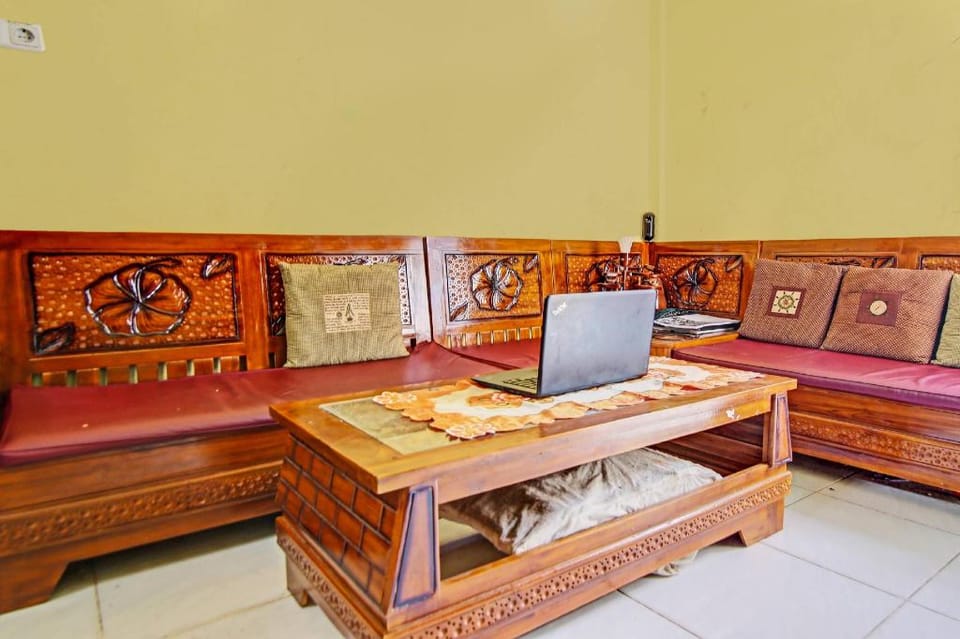 OYO 91404 Kost Syahira Hotel in Indonesia