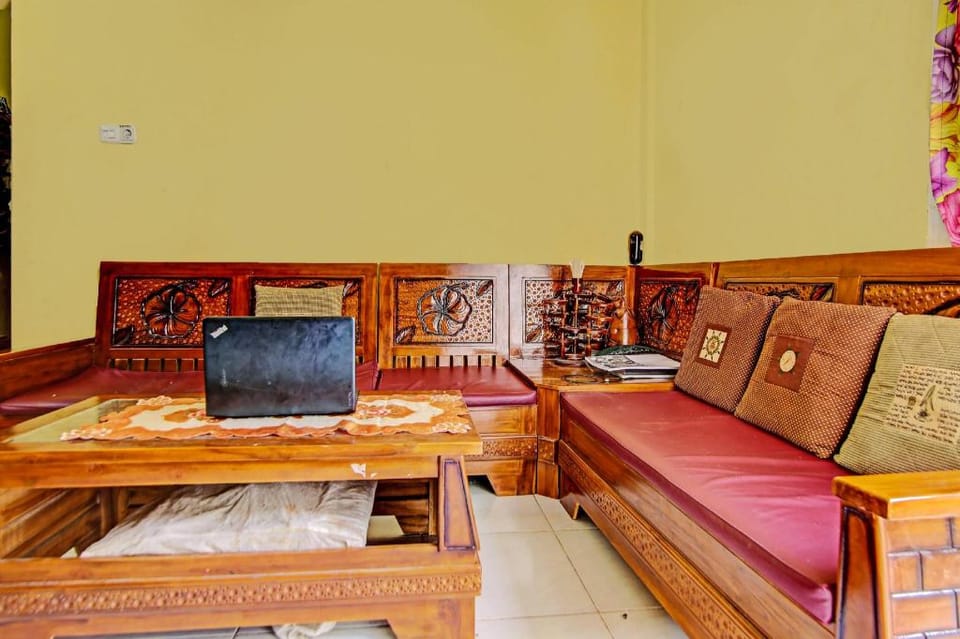 OYO 91404 Kost Syahira Hotel in Indonesia