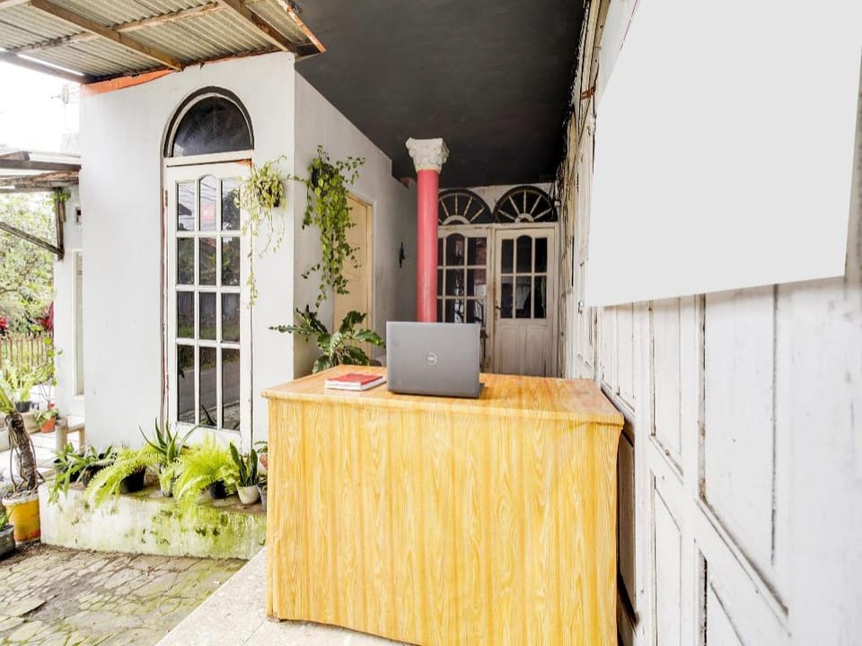 SPOT ON 91393 Budiluhur 10 Homestay Syariah Hotel in Parongpong