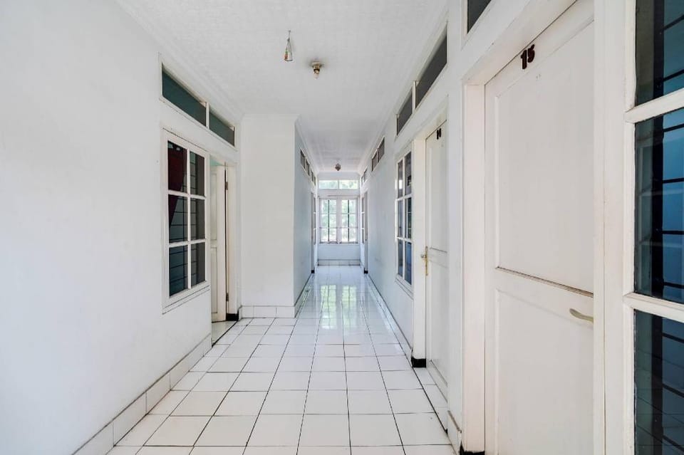 SPOT ON 91386 De Jawara Homestay Syariah Hotel in West Java