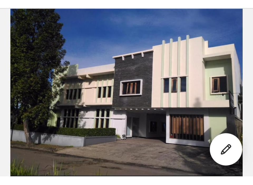 Puri teras VIP family room Vacation rental in Parongpong