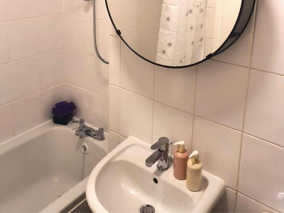 Urban Chic 4Bed&2Bath Flat w/ FREE Wi-Fi & Parking Apartment in London