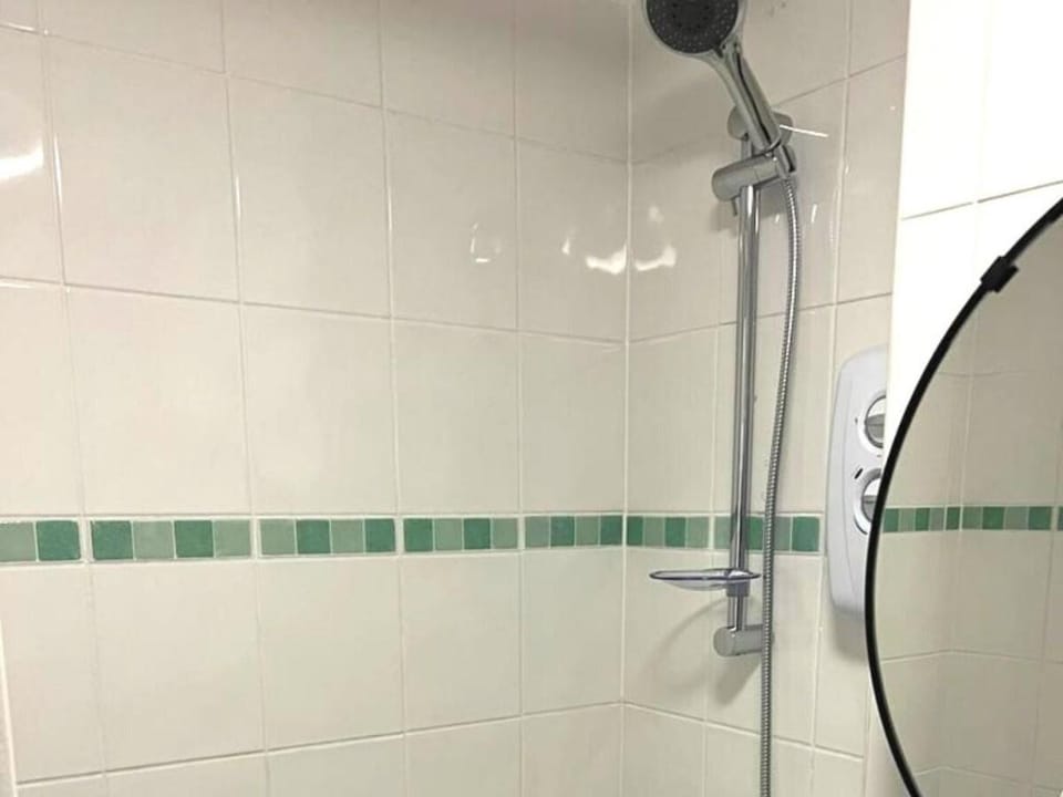 Urban Chic 4Bed&2Bath Flat w/ FREE Wi-Fi & Parking Apartment in London