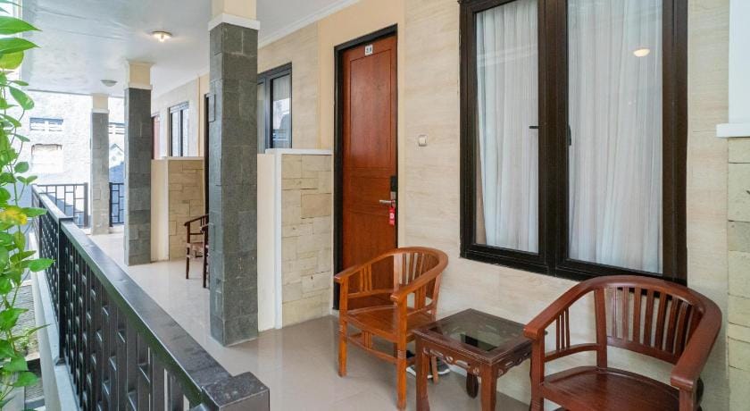 RedDoorz Plus Syariah @ Jalan Dokter Wahidin Bojonegoro Hotel in East Java