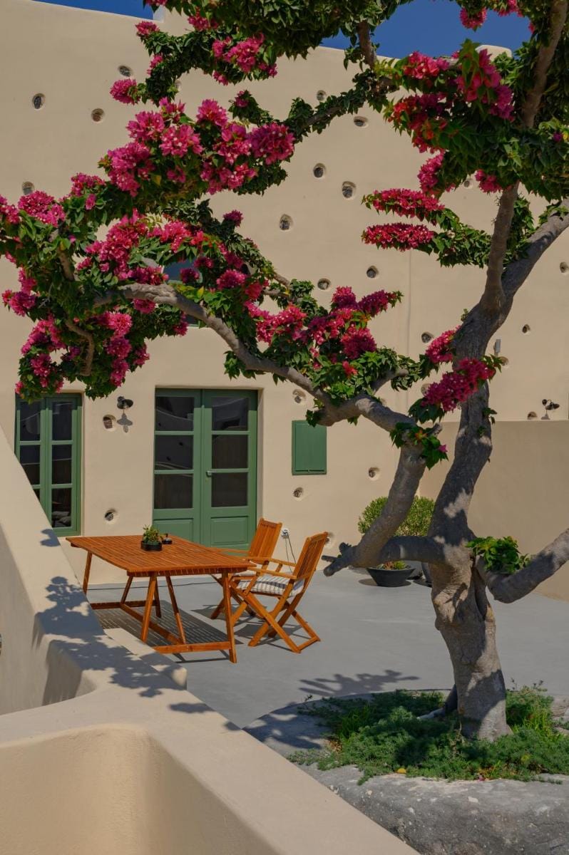 Elements Cave Suites Apartment hotel in Santorini