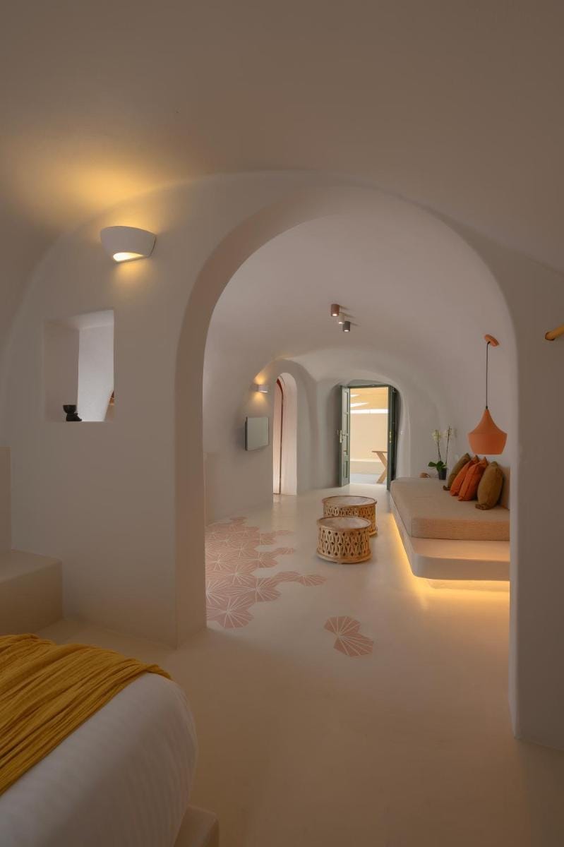 Elements Cave Suites Apartment hotel in Santorini