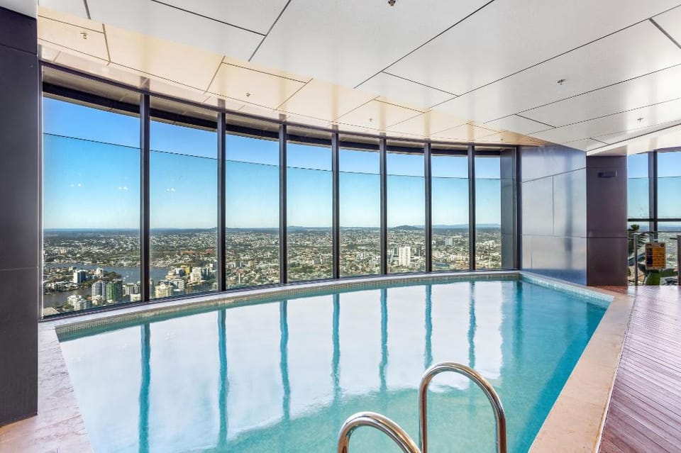 52nd Floor with Panoramic Views of Brisbane City Apartment in Kangaroo Point