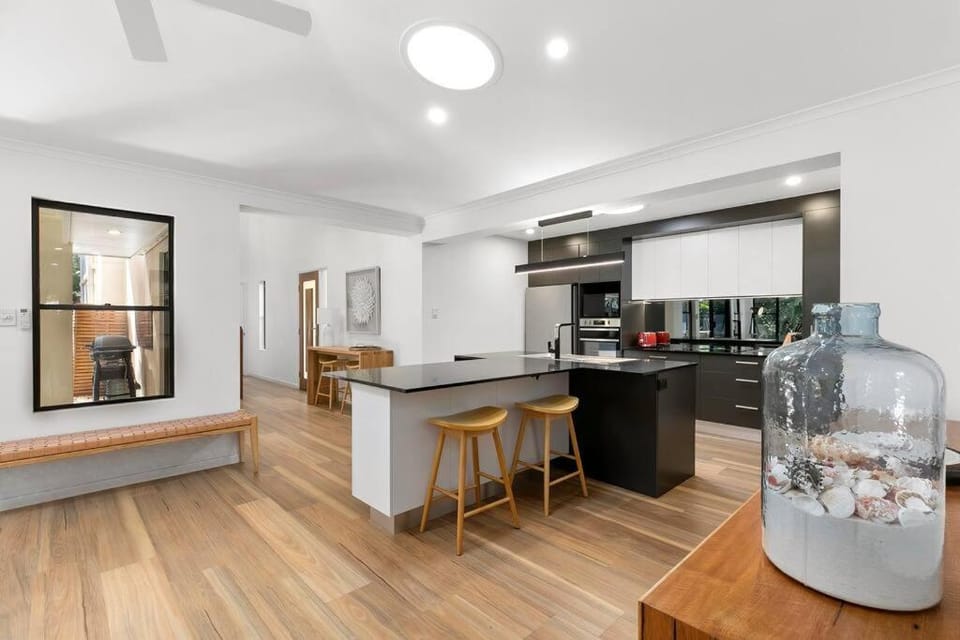 Central Tropical Oasis with Pool Apartment in Noosaville