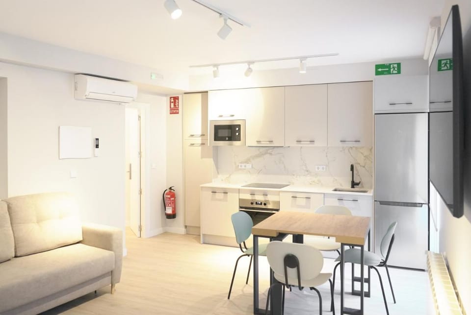 APARTAMENTOS LA FLORA BURGOS todos con aire acondicionado y ascensor Apartment in Burgos