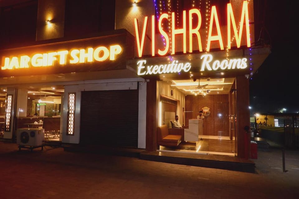VISHRAM EXECUTIVE ROOMS Bed and Breakfast in Maharashtra