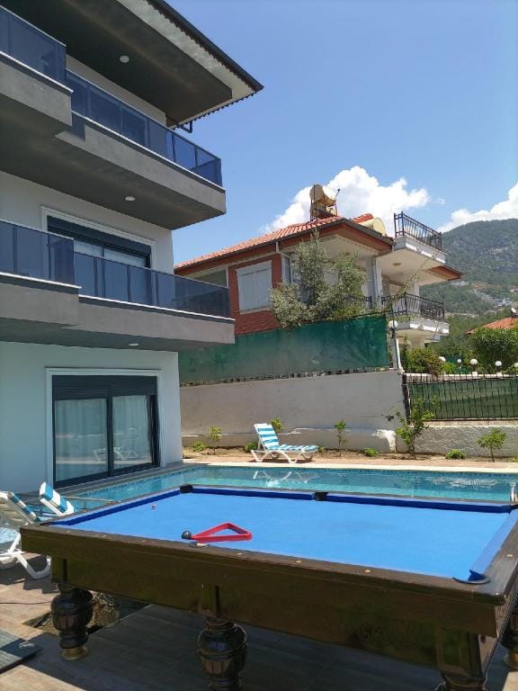 otopark, bahce, barbeku olanağı buyuk  bir havuzu  Villa in Alanya