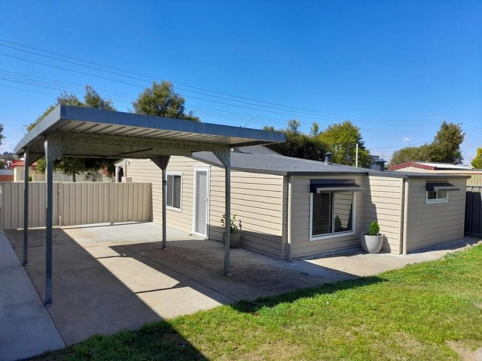 Bright, Cosy Cottage Vacation rental in Orange