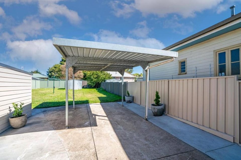 Bright, Cosy Cottage Vacation rental in Orange
