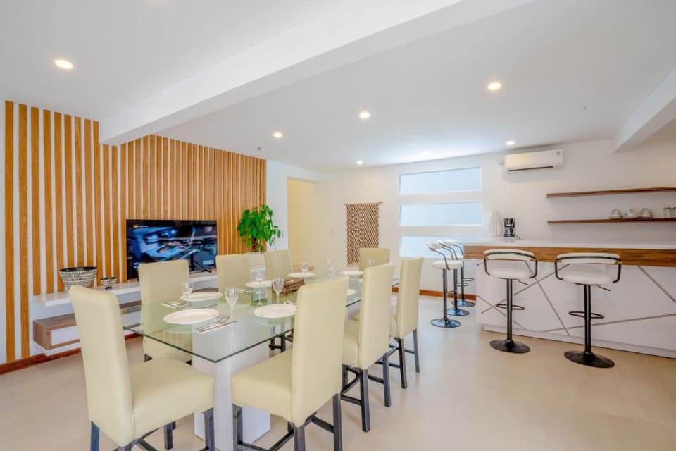 Luxury 4 Bedroom - 5 minutes walk to the beach Villa in North Kuta