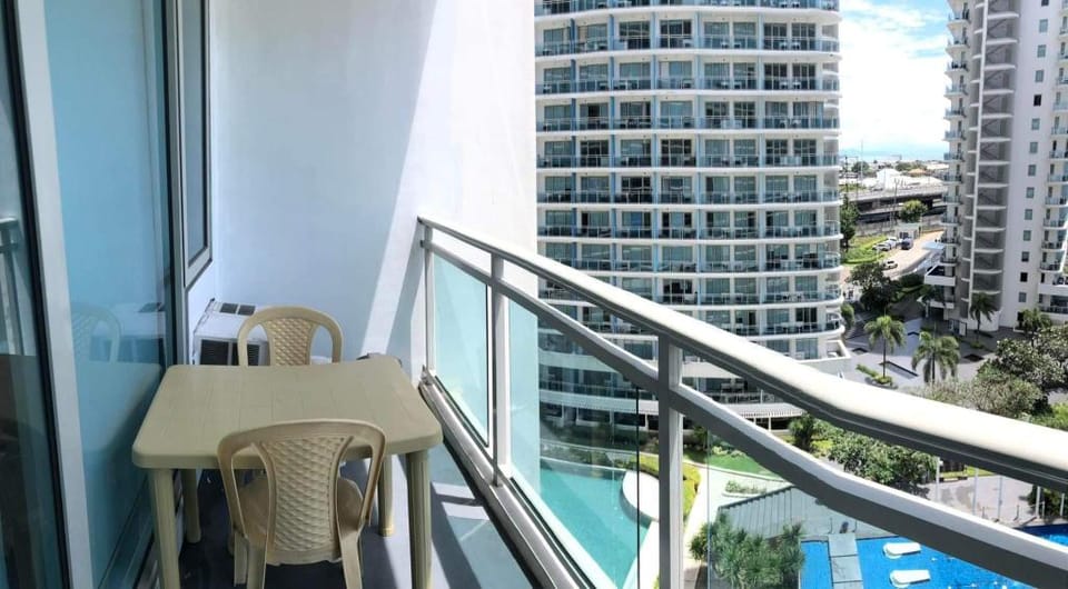 Azure  Tropez 909 - Paris Hilton Residences Apartment in Pasay