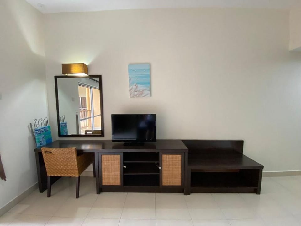 Honeymoon Jacuzzi Suite Gold Coast Morib By SpaceX Apartment in Selangor, Malaysia