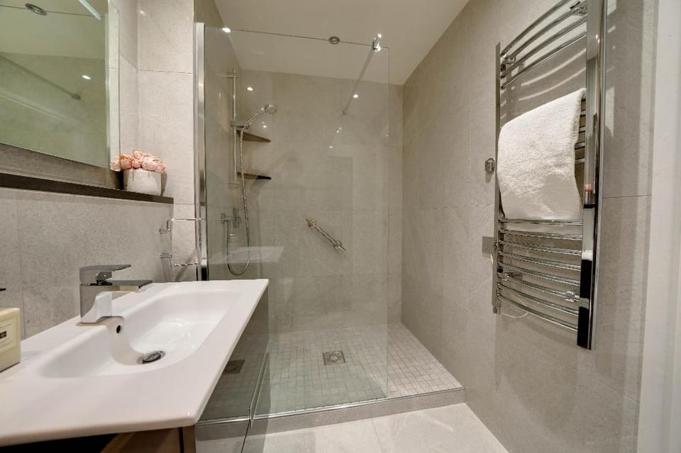 INCREDIBLE BELFAST CITY VIEWS APARTMENT SLEEPS 4 Apartment in Belfast