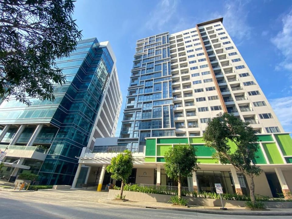 OMP 15C-T2 | Seaview l Near Mactan Airport Apartment in Lapu-Lapu City